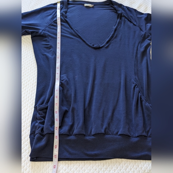 3/$25 WILFRED Aritzia Casual Athletic Shirt - Picture 8 of 11